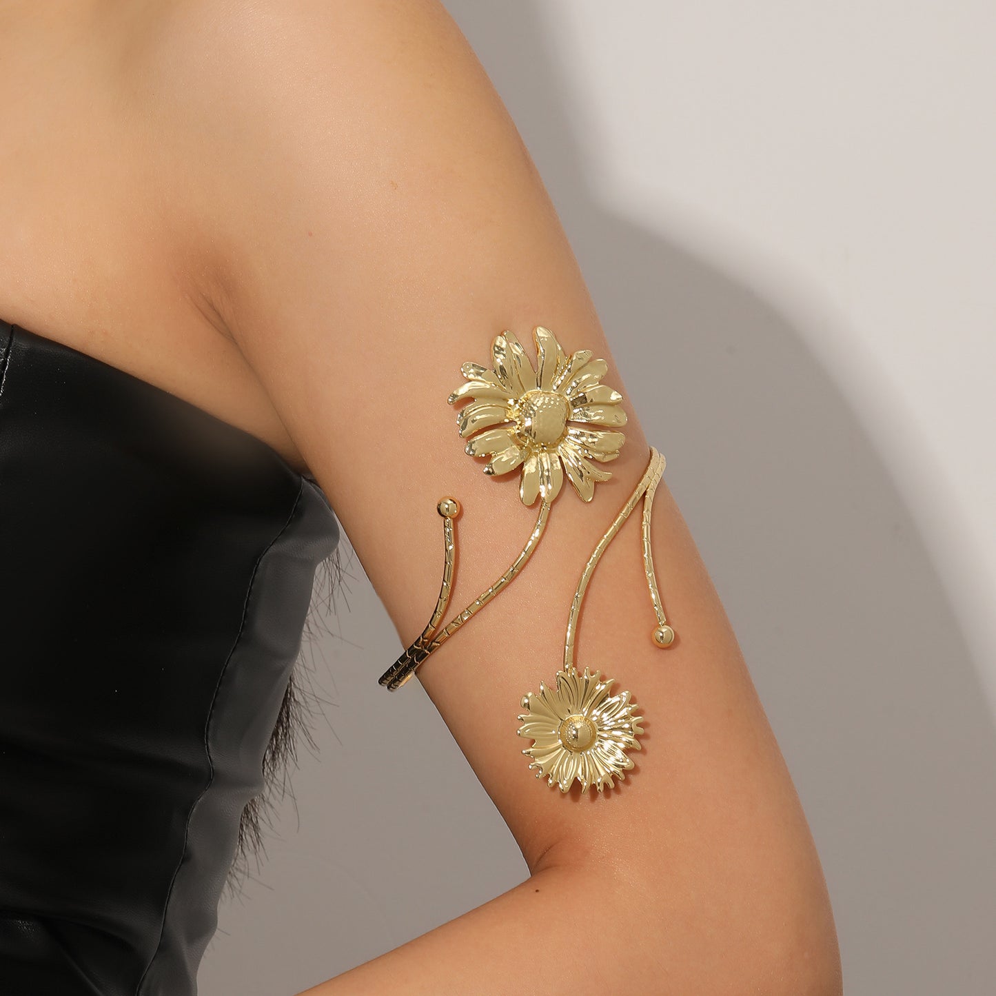 Creative Exaggerating Metal Butterfly Hollow Armband