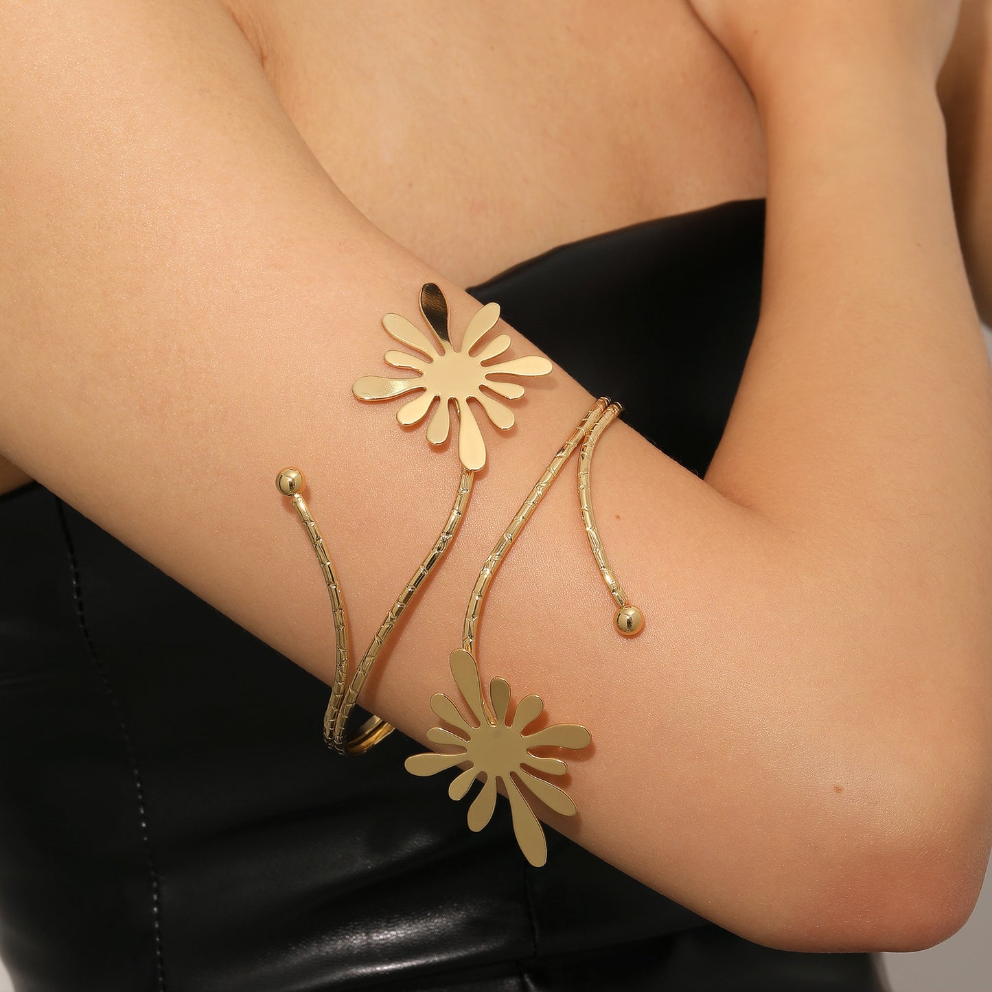 Creative Exaggerating Metal Butterfly Hollow Armband